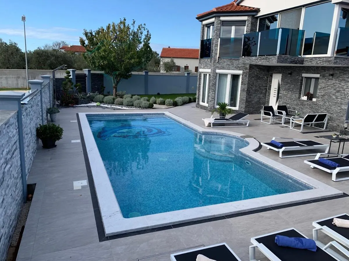 Luxury Villa With A Swimming Pool Fazana - 21792