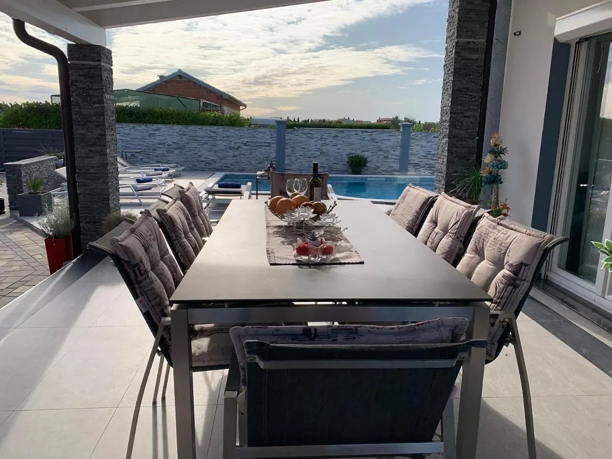 Luxury Villa With A Swimming Pool Fazana - 21792